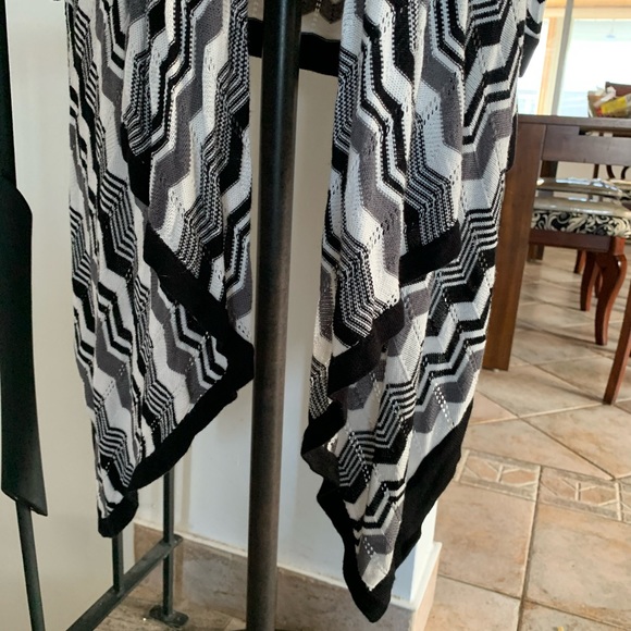 Fenn Wright Manson (M) woman’s sweater - Picture 3 of 10